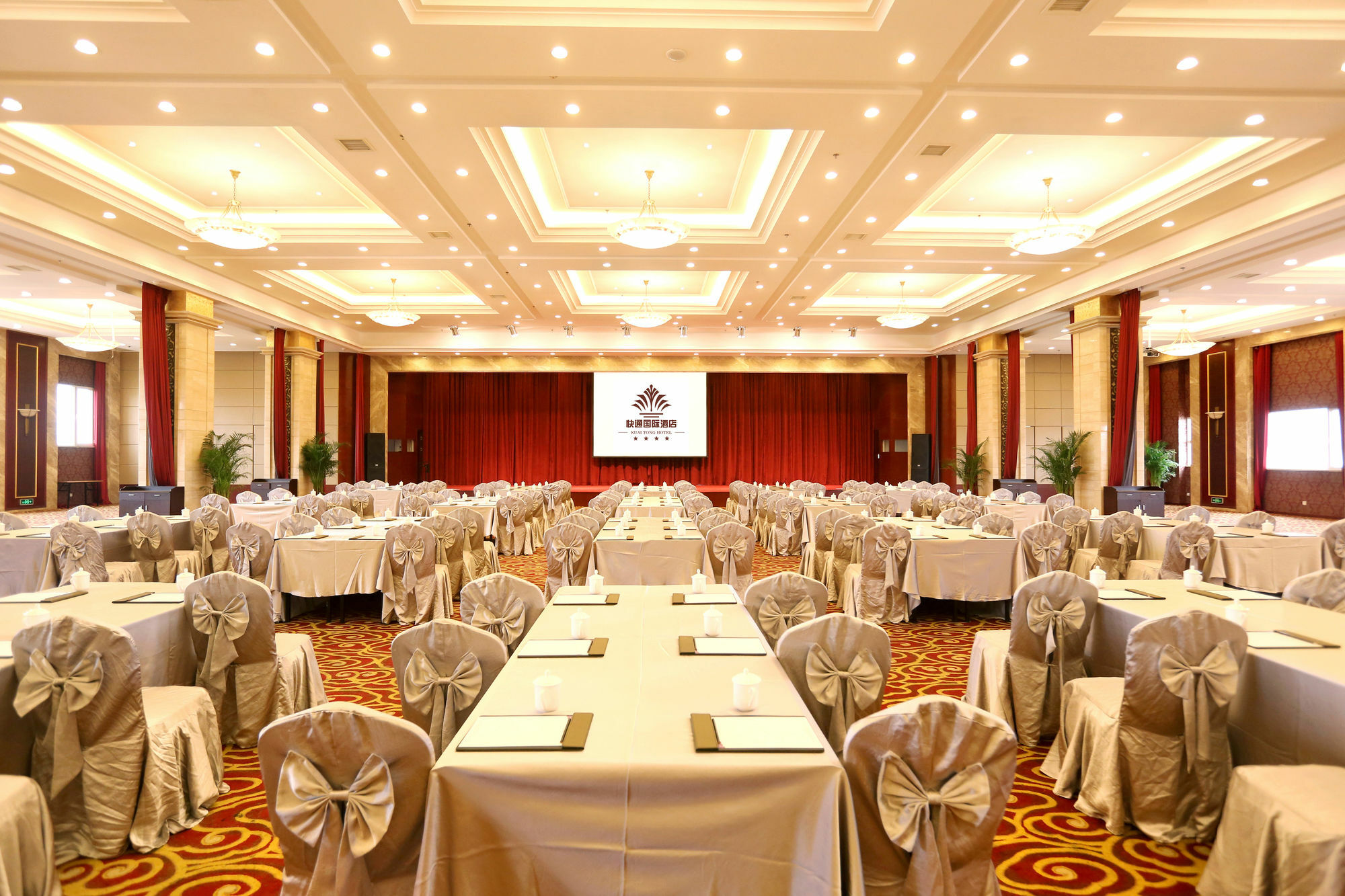 Qingdao Kuaitong International Hotel Екстер'єр фото